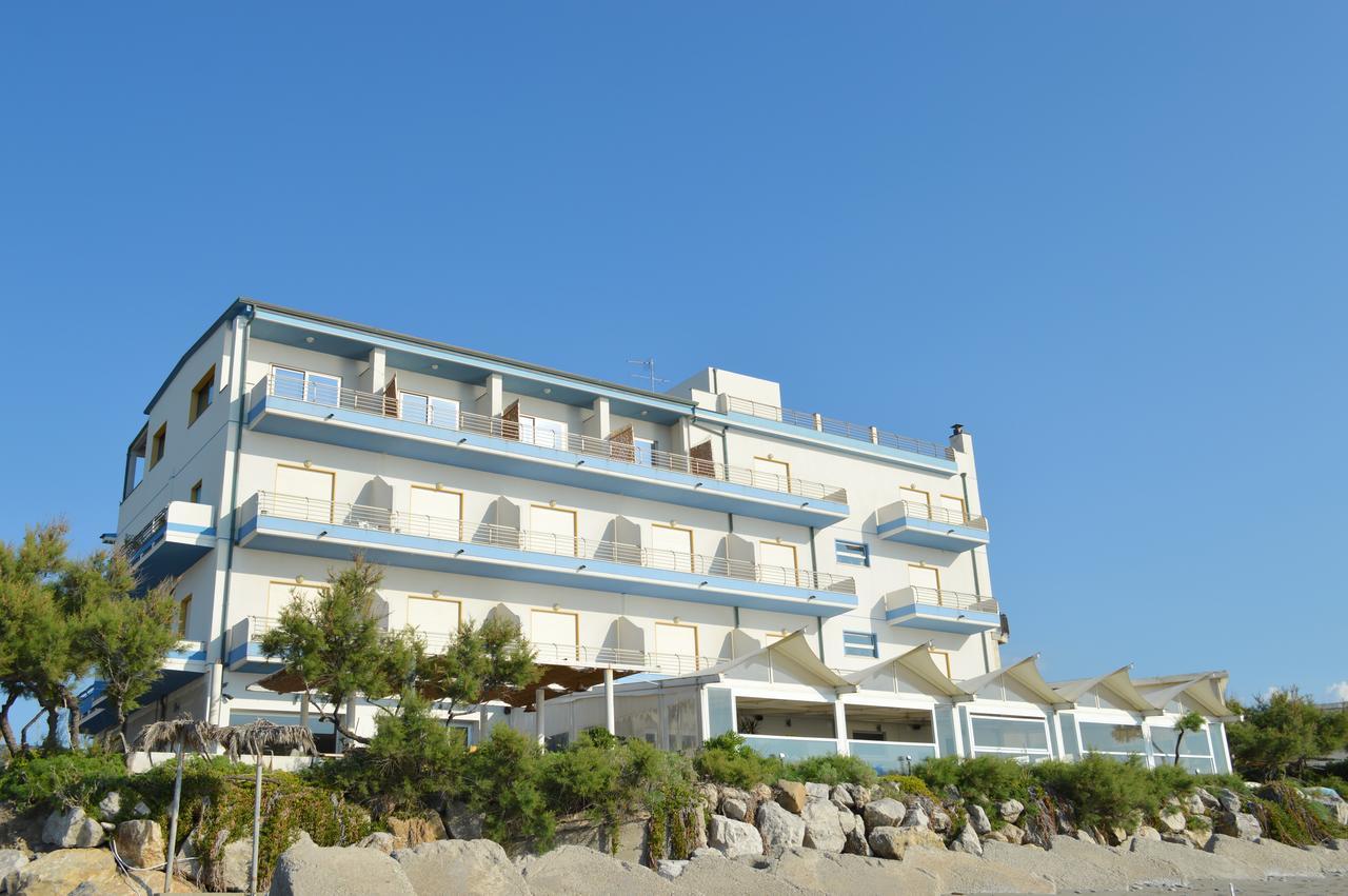 Capo Nettuno Hotel Capo dʼOrlando Exterior foto
