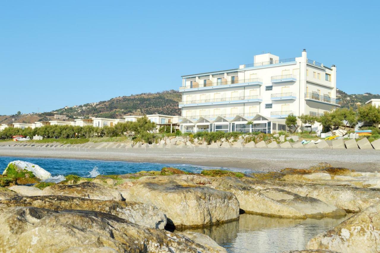 Capo Nettuno Hotel Capo dʼOrlando Exterior foto